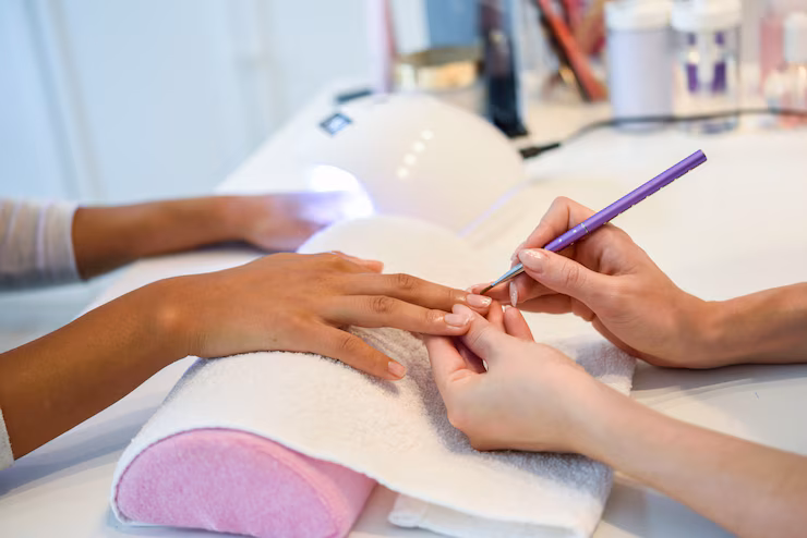 nail-technician2